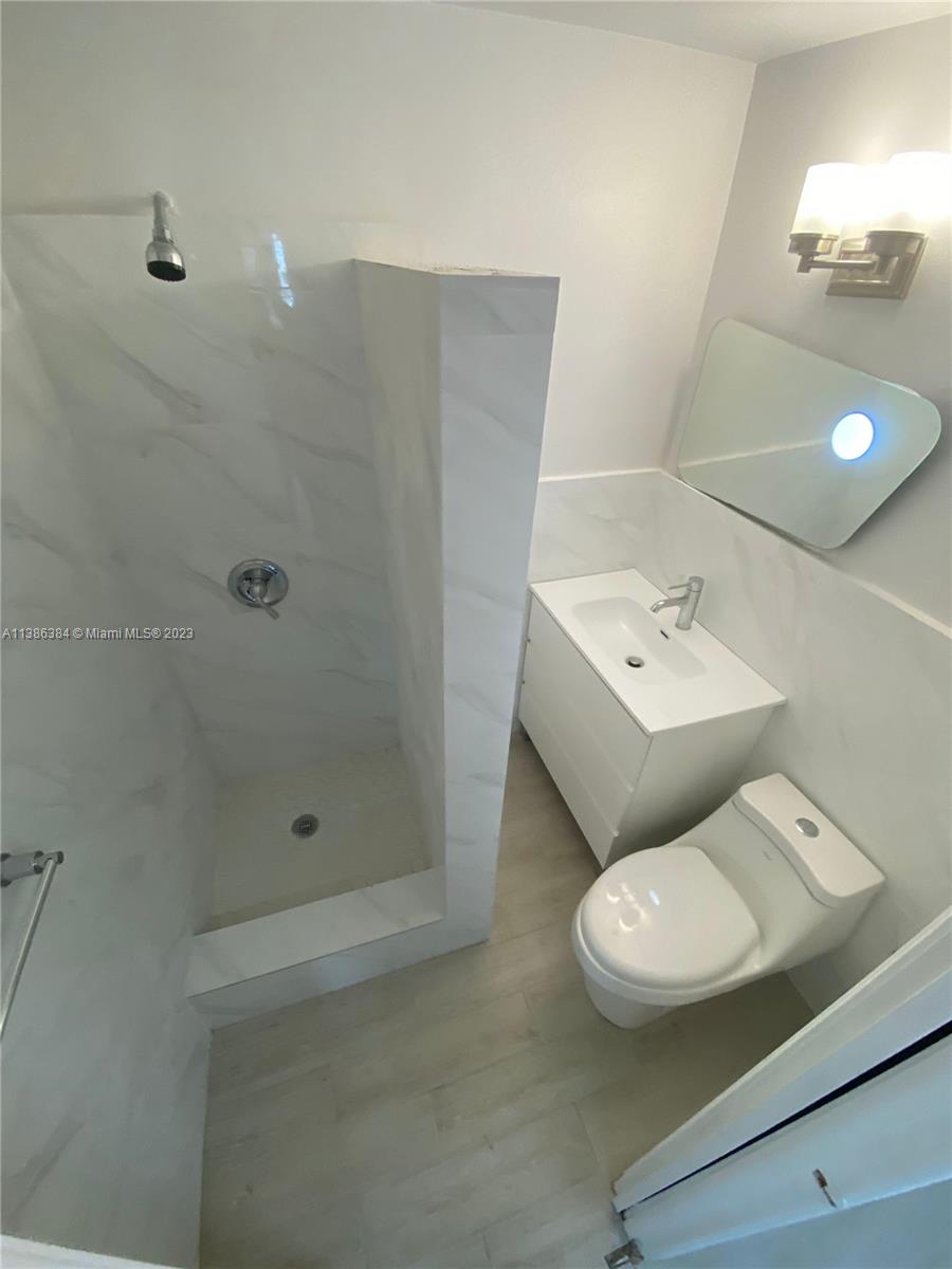 ST JAMES PARK DELMAR - Residential Lease