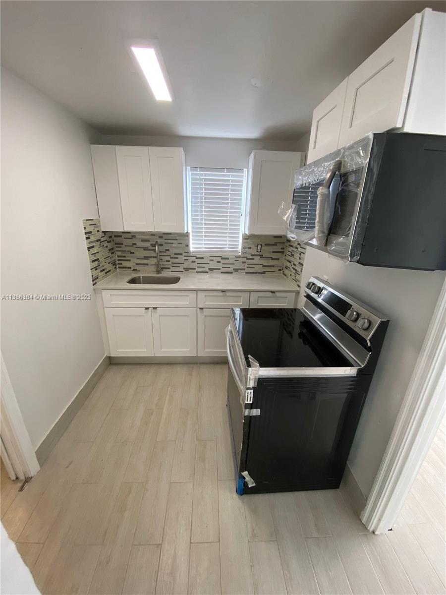 ST JAMES PARK DELMAR - Residential Lease