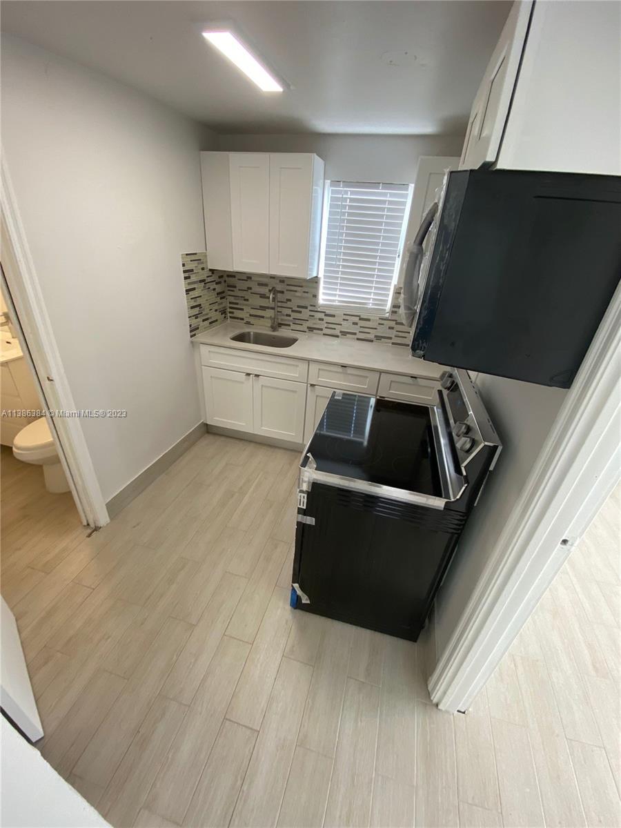 ST JAMES PARK DELMAR - Residential Lease