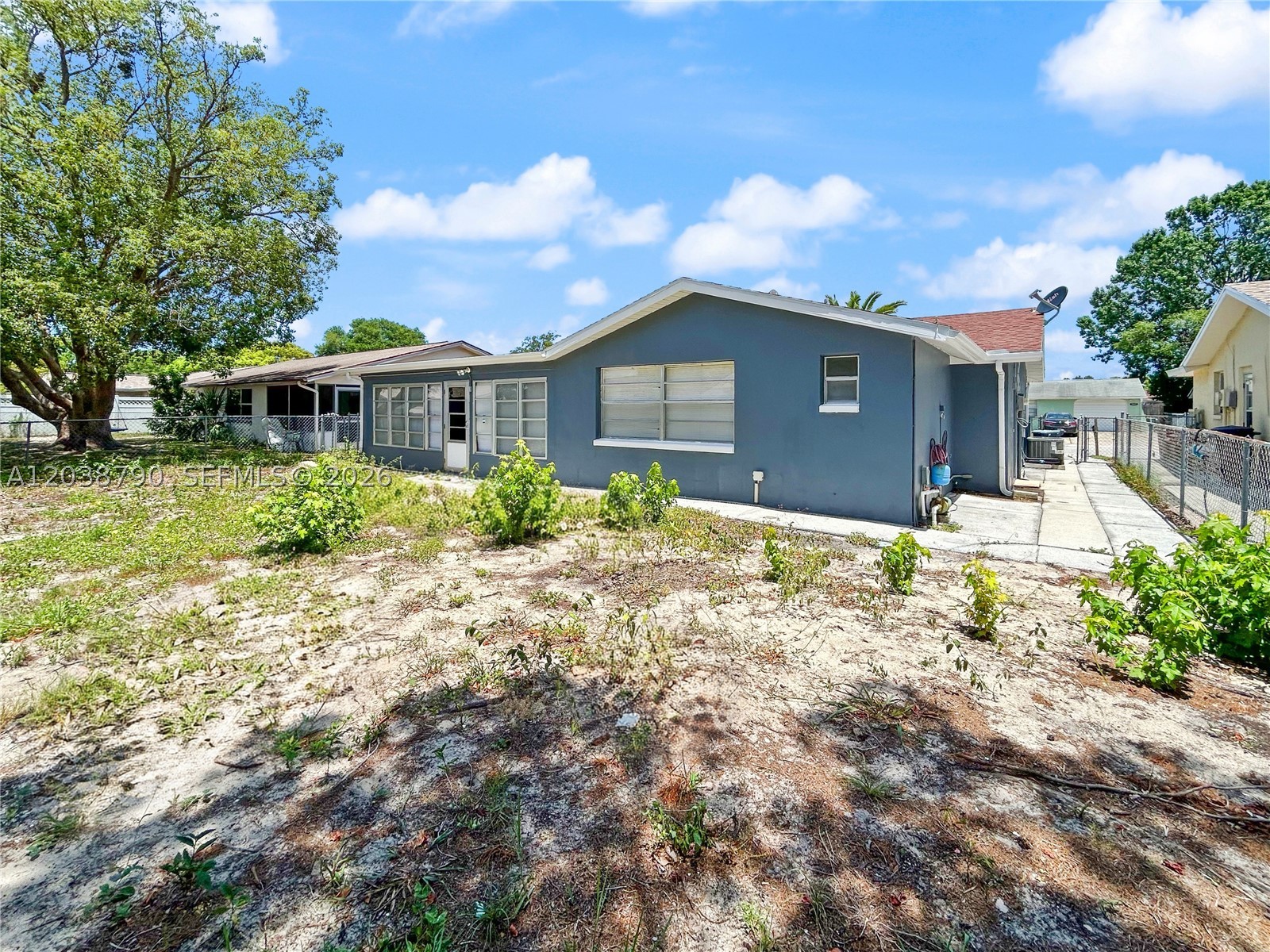 EMBASSY HILLS - Residential