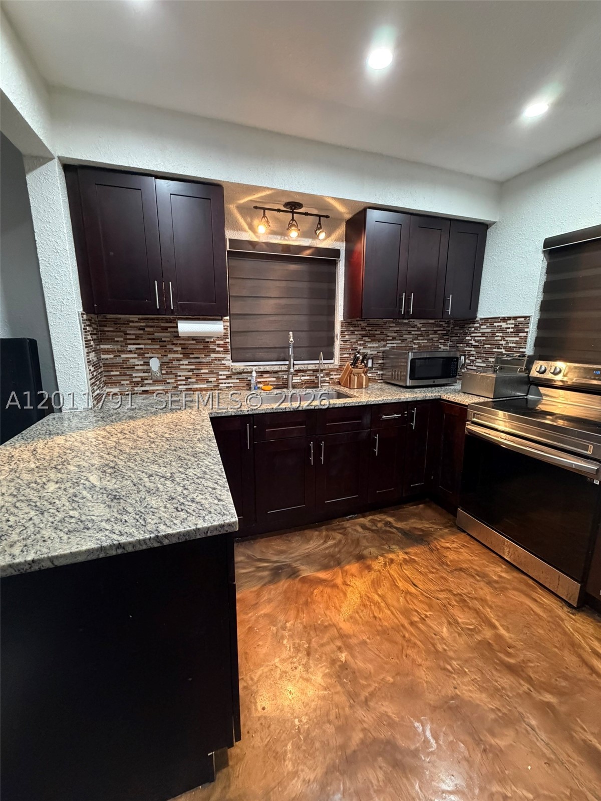CRESTWOOD - Residential