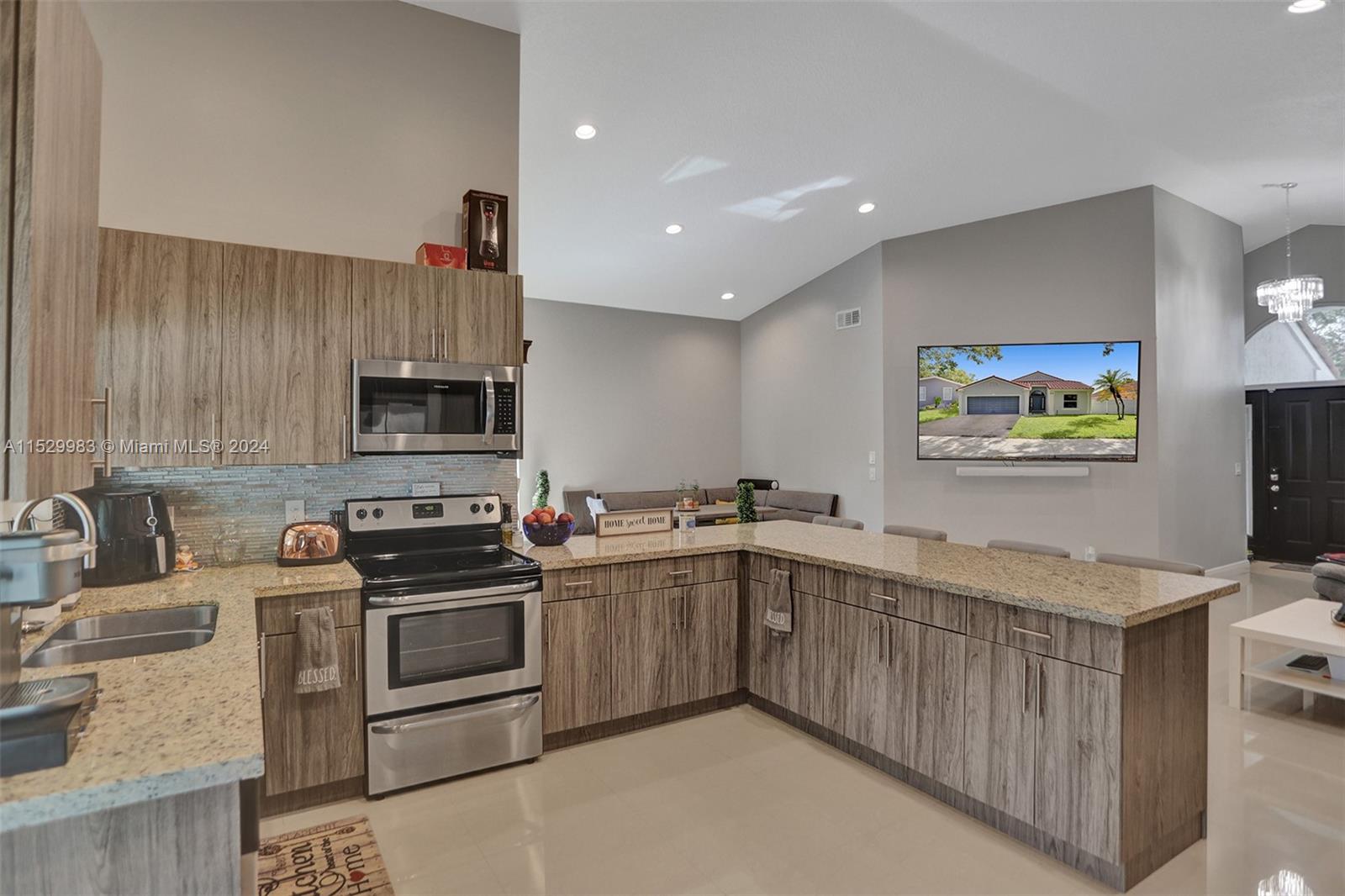 REPLAT OF PORTION - Residential Lease