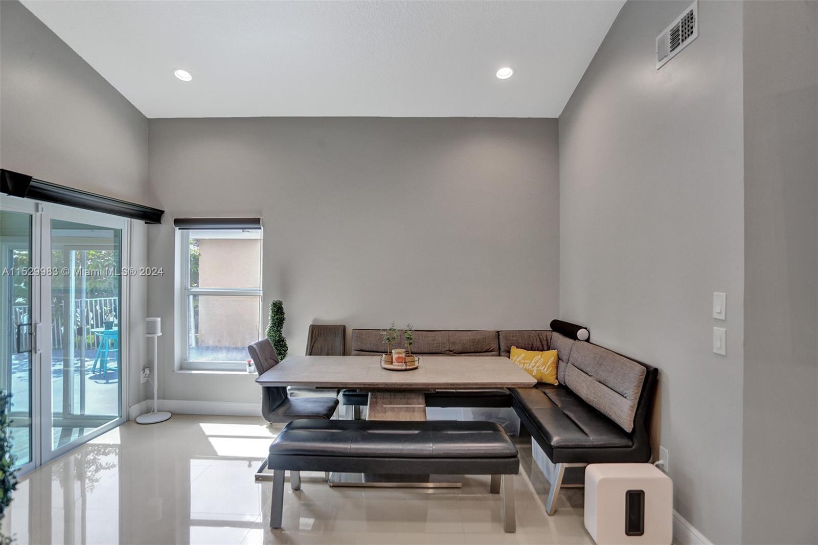 REPLAT OF PORTION - Residential Lease