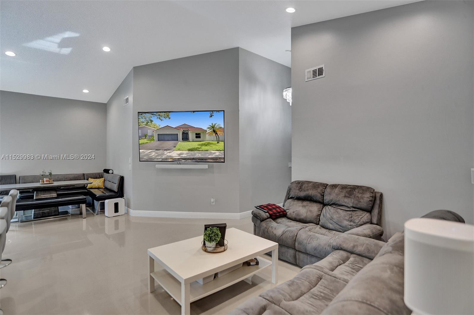 REPLAT OF PORTION - Residential Lease