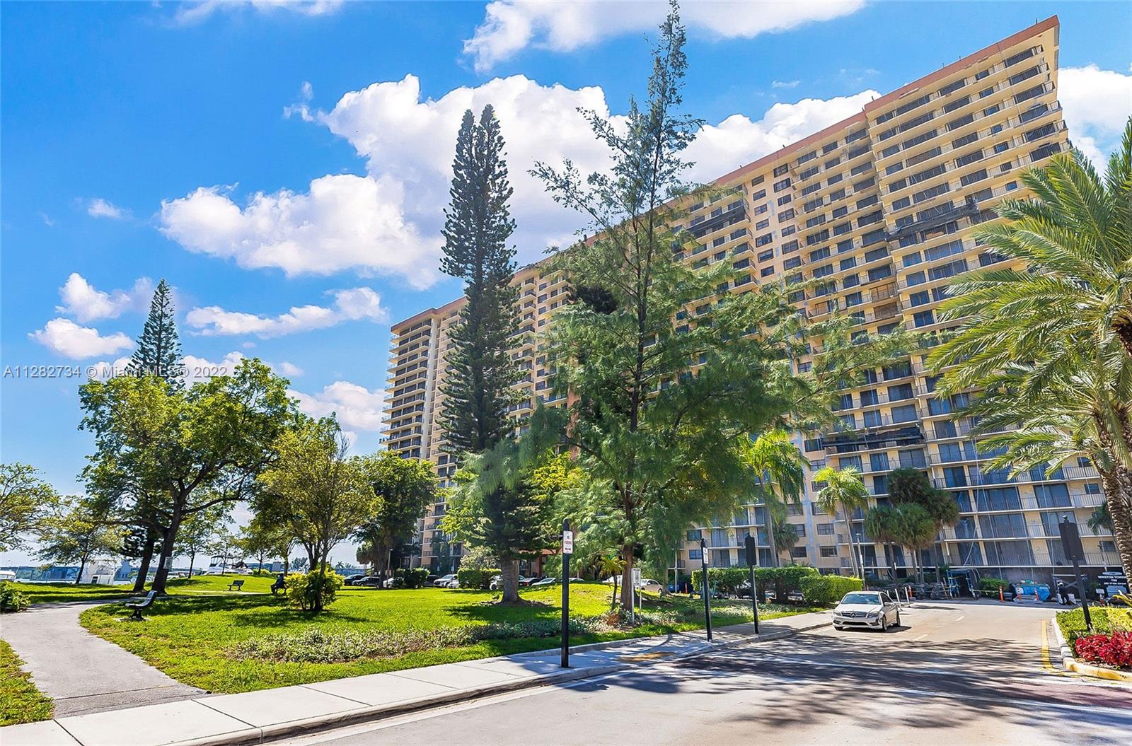 WINSTON TOWERS 700 CONDO - Residential Lease