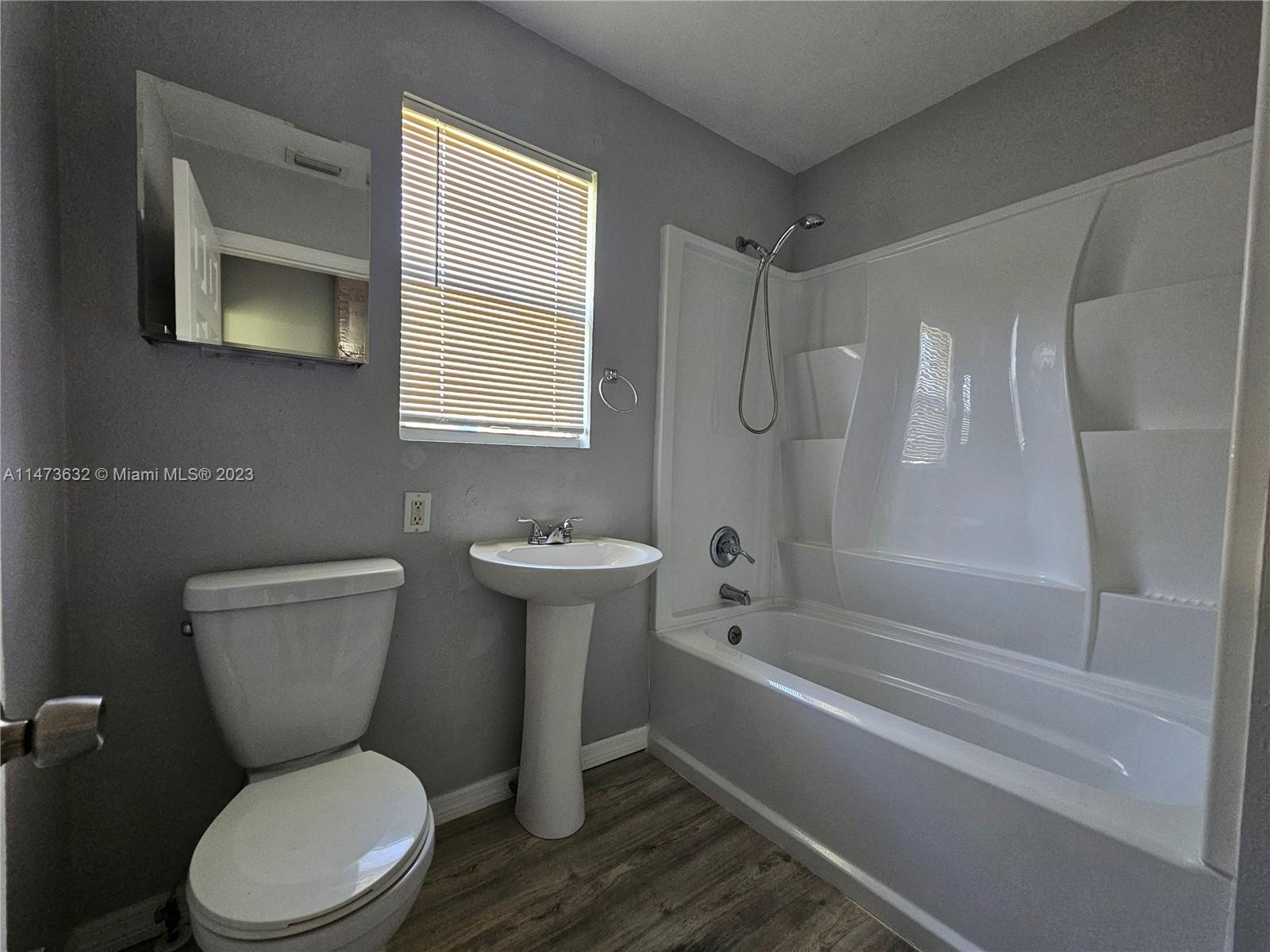 FEE & MAY'S RESUBDIVISION - Residential Lease
