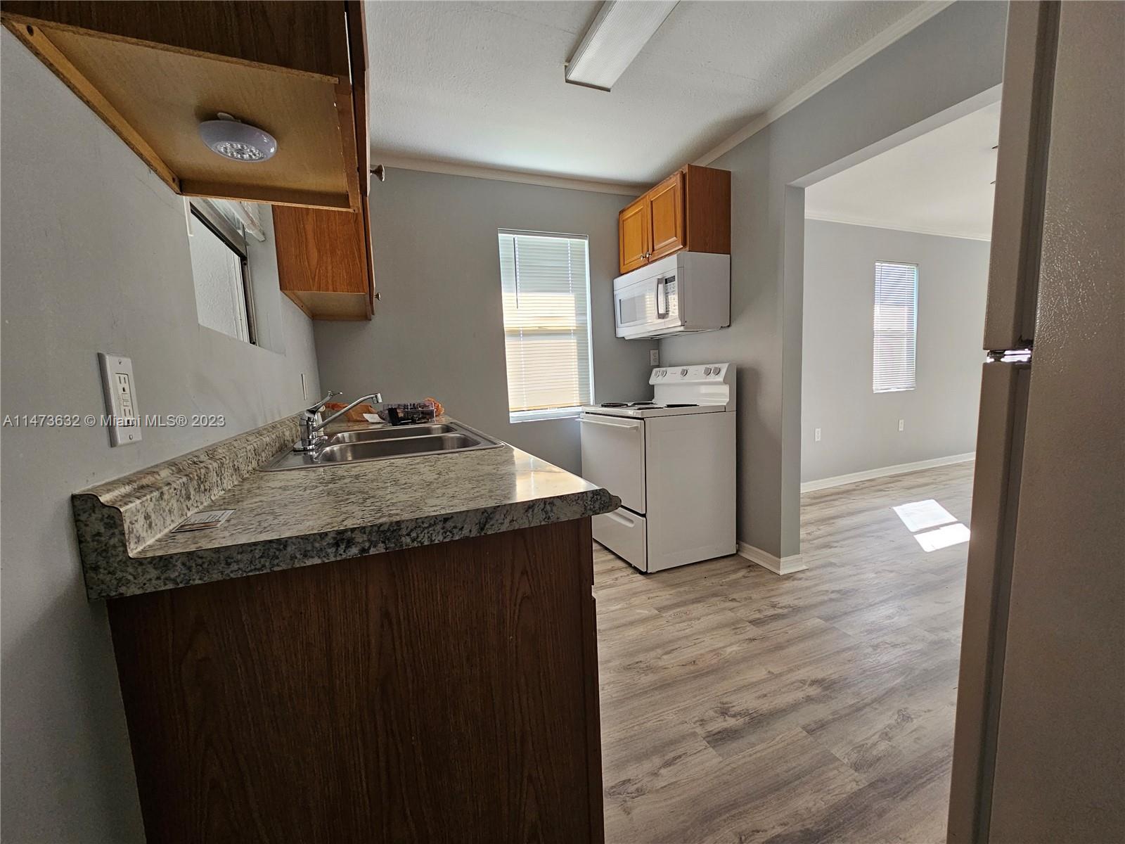 FEE & MAY'S RESUBDIVISION - Residential Lease
