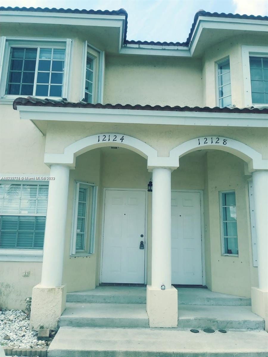 Beautiful townhouse in Bonita Villas, 2 bedrooms, 1.5-bathroom, great patio, kitchen upgraded close to shopping center.