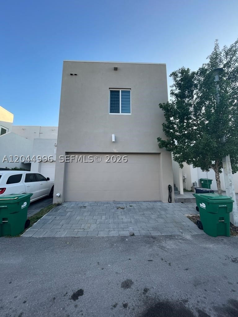 LANDMARK AT DORAL CENTRAL - Residential Lease