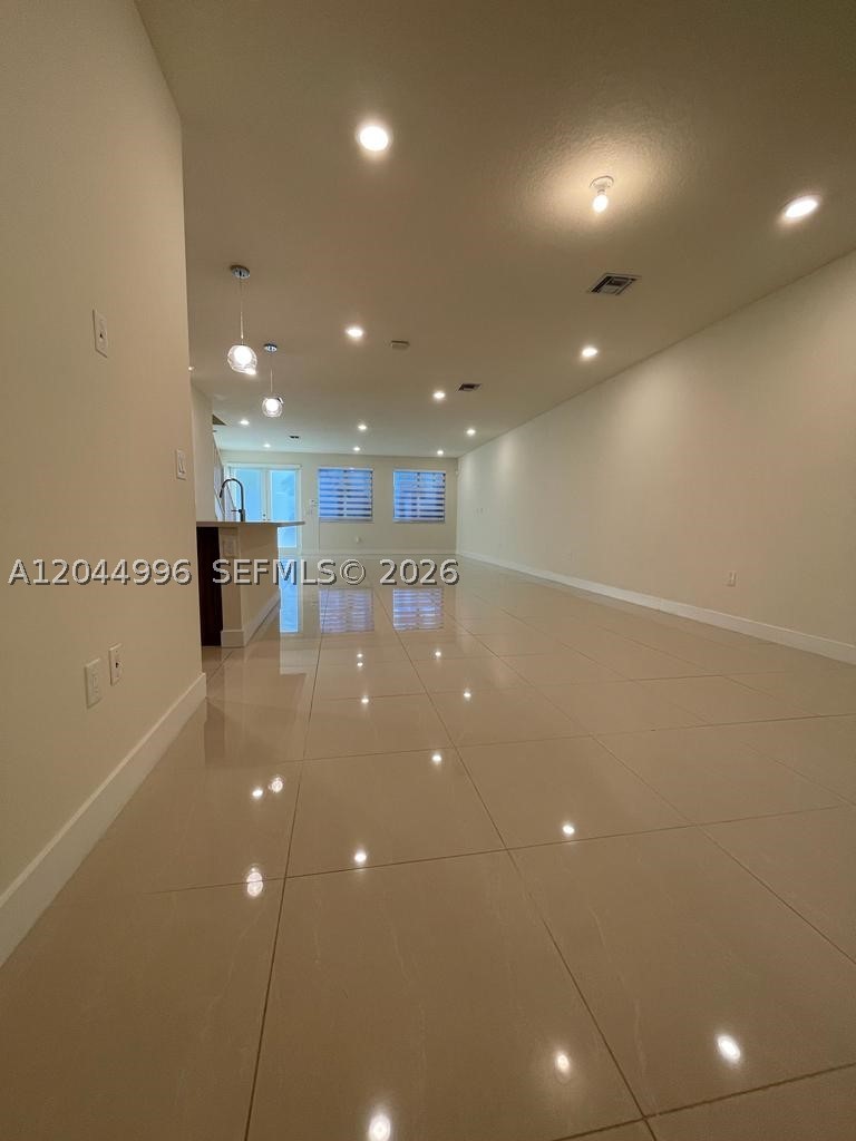 LANDMARK AT DORAL CENTRAL - Residential Lease