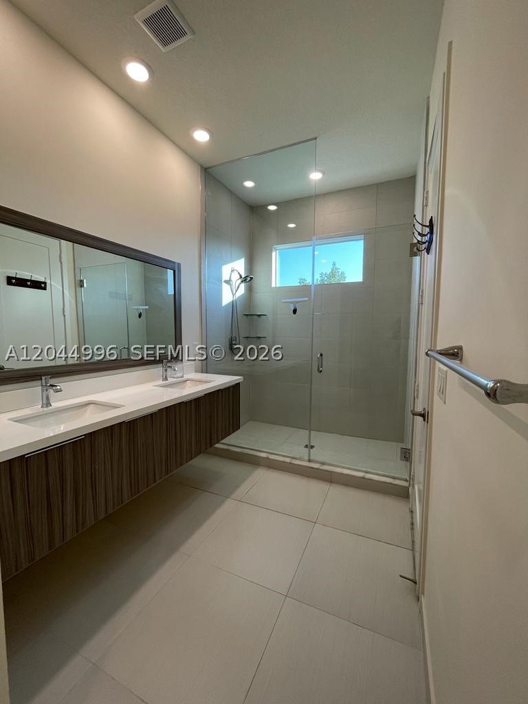 LANDMARK AT DORAL CENTRAL - Residential Lease