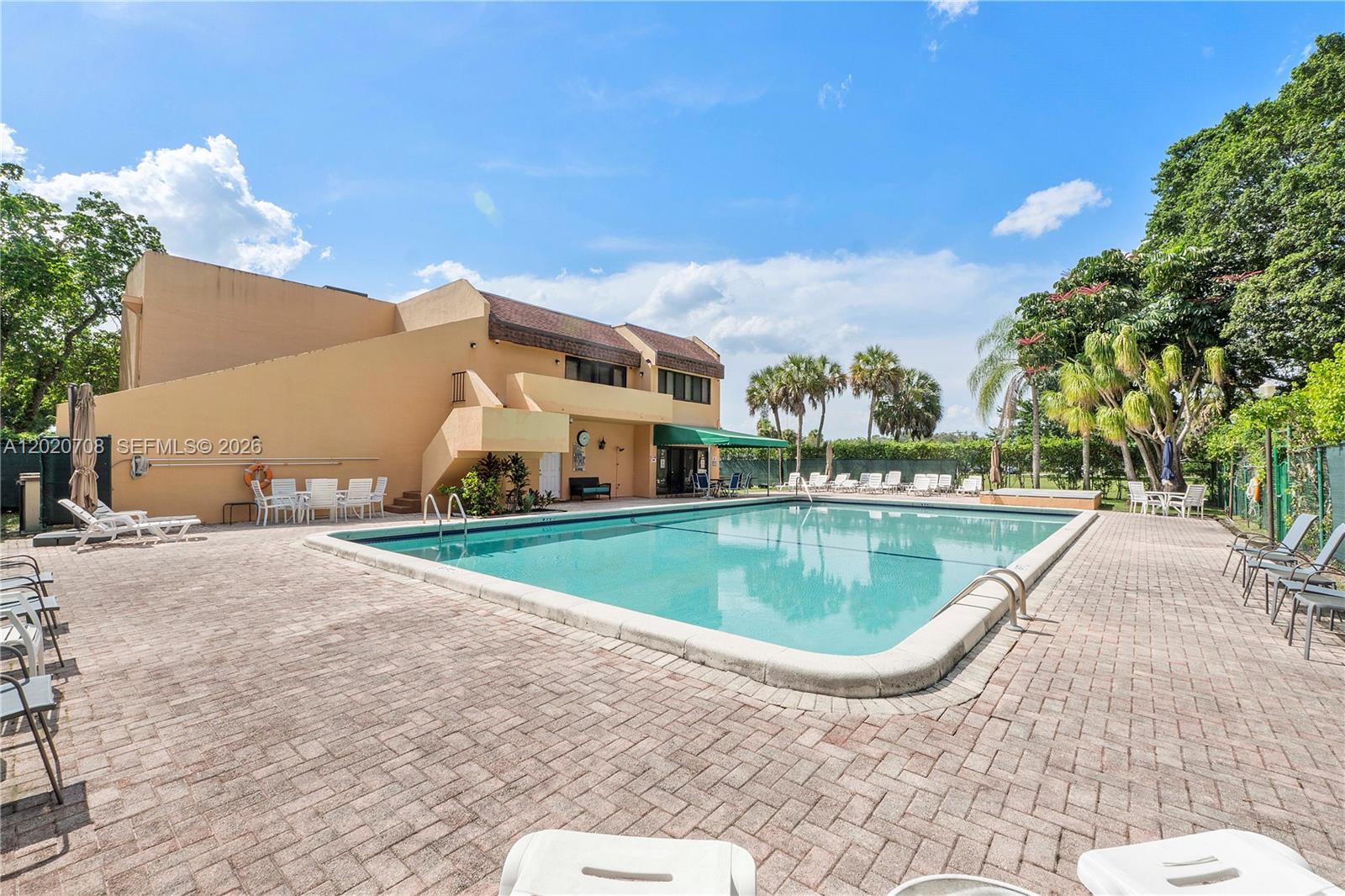 LAGO WEST CONDOMINIUM - Residential