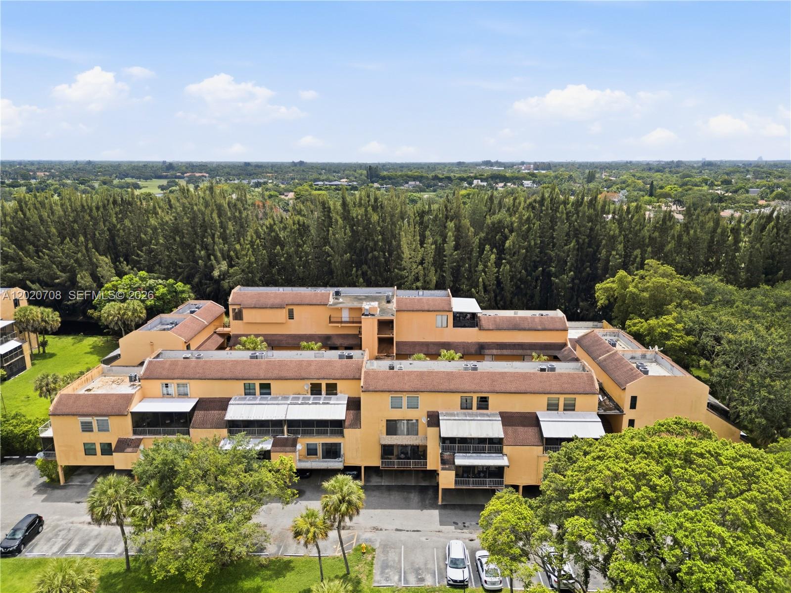 LAGO WEST CONDOMINIUM - Residential