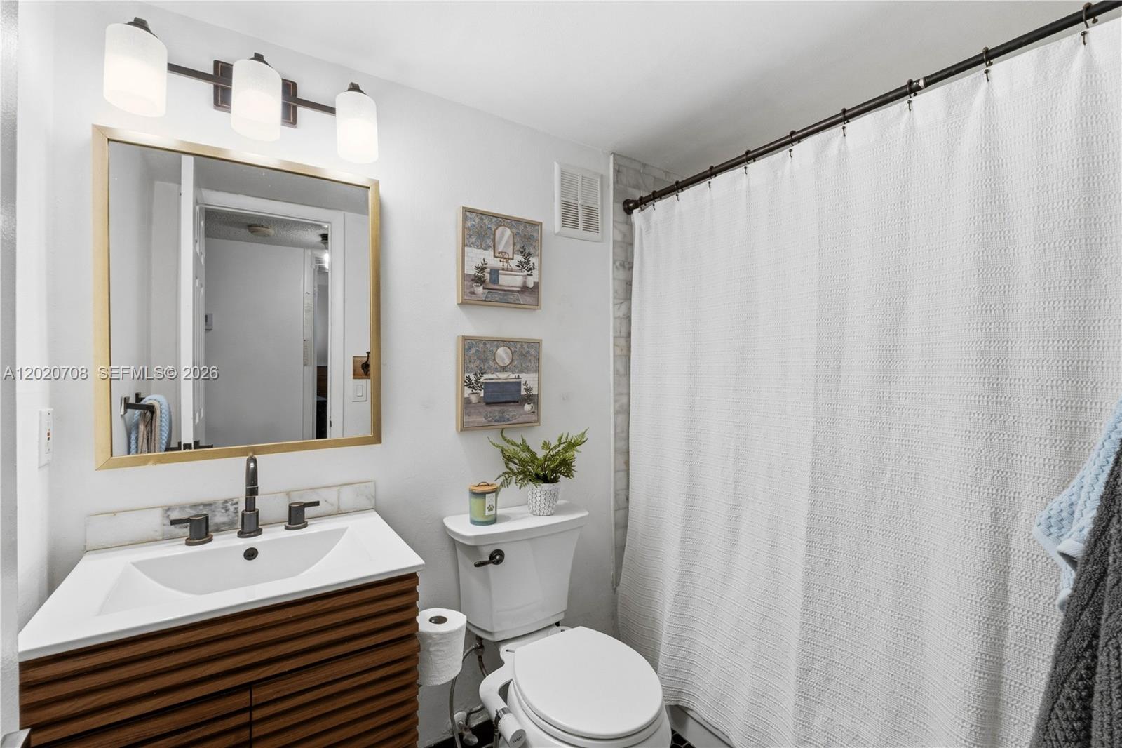 LAGO WEST CONDOMINIUM - Residential