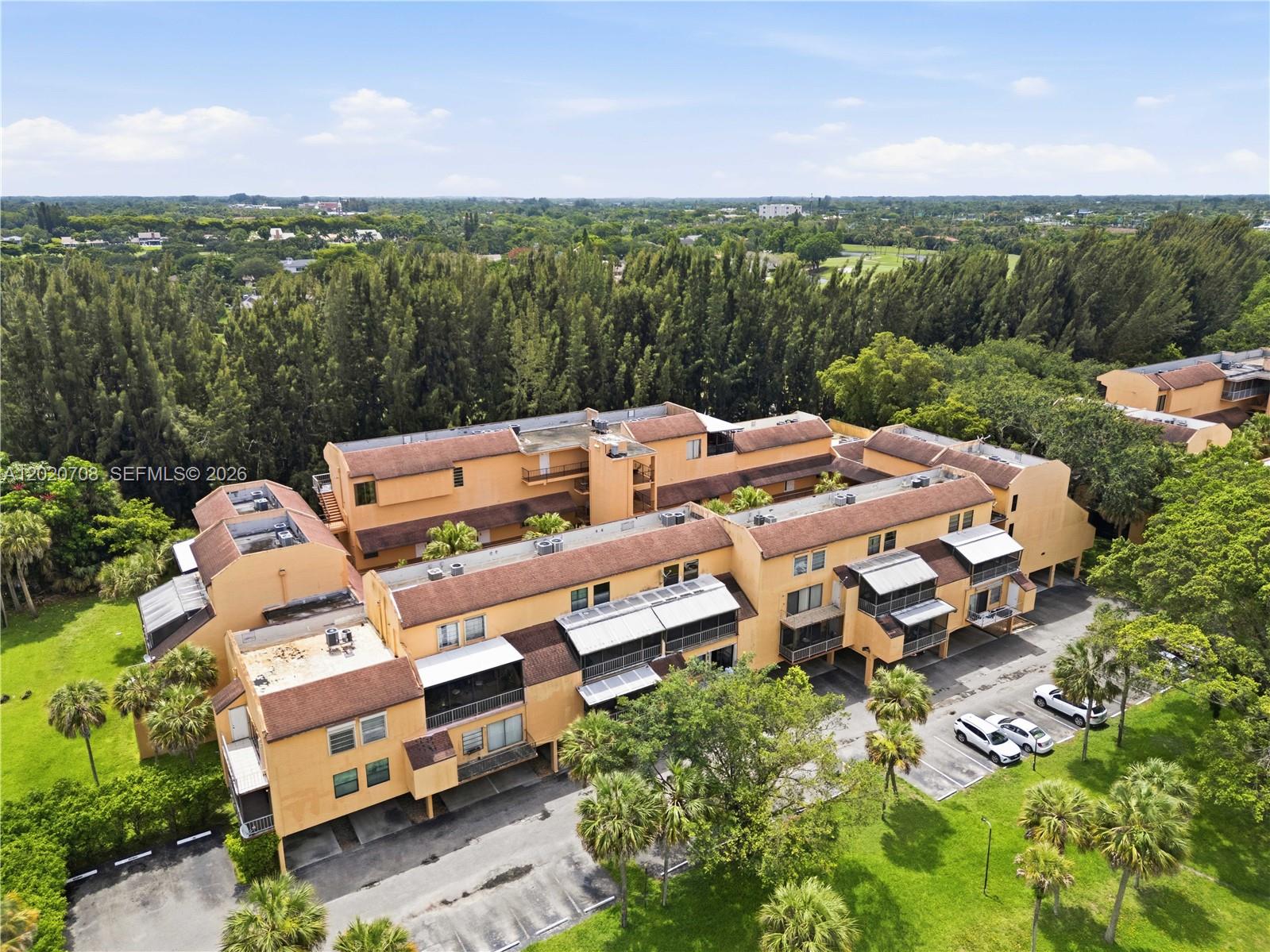 LAGO WEST CONDOMINIUM - Residential