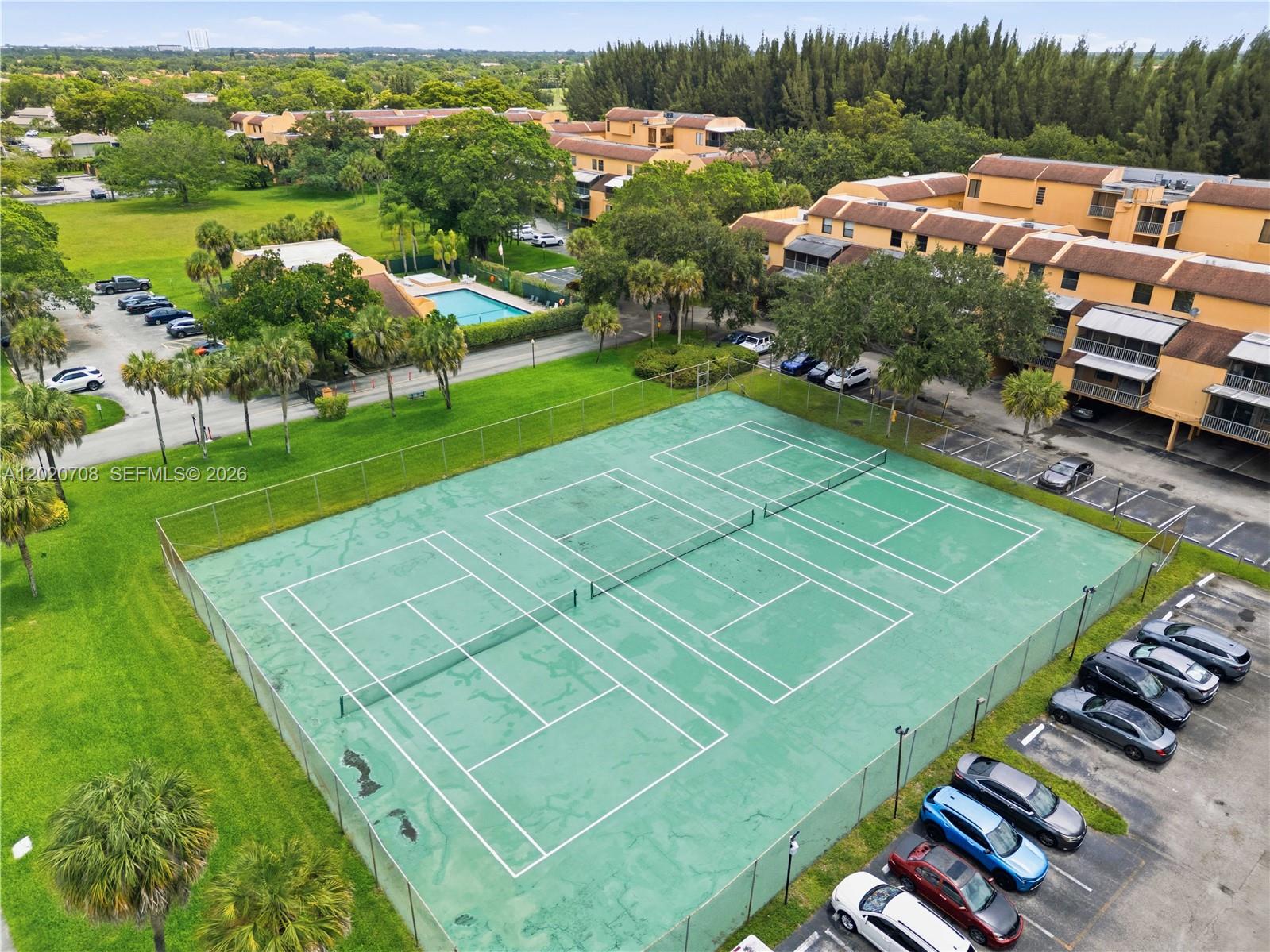 LAGO WEST CONDOMINIUM - Residential