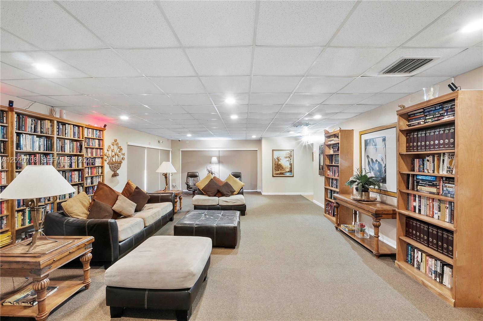 LAGO WEST CONDOMINIUM - Residential