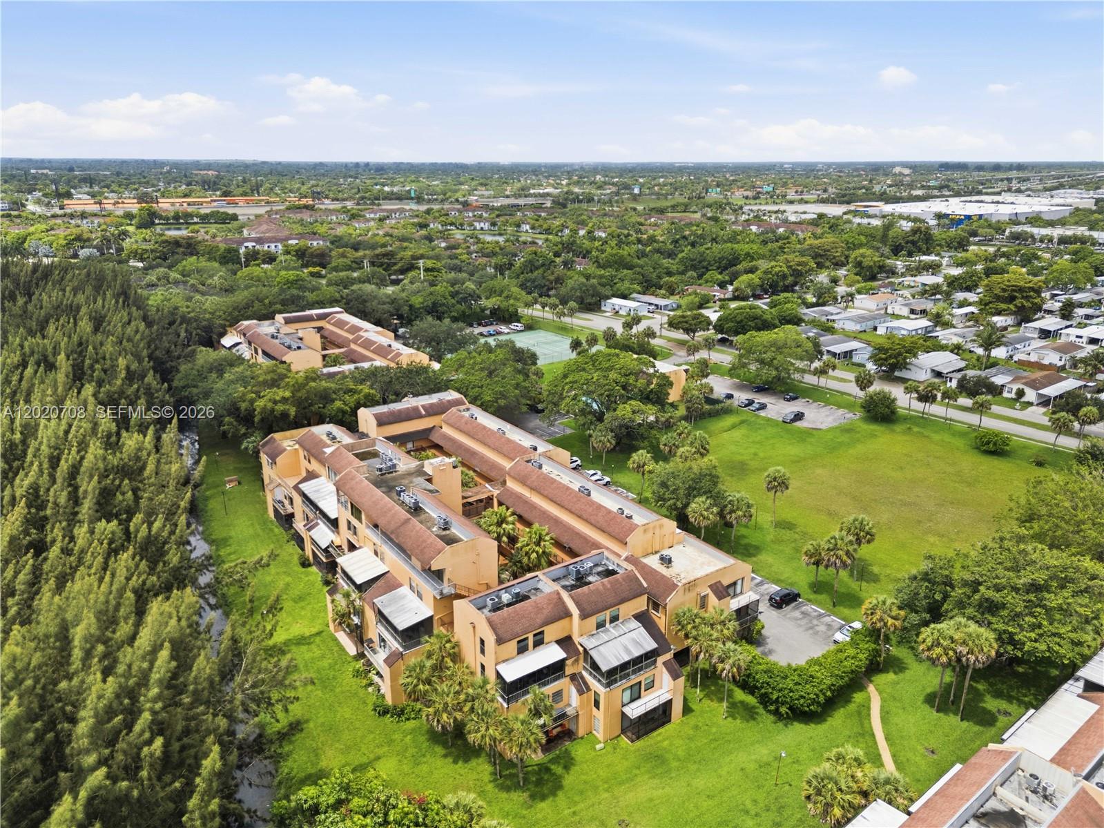 LAGO WEST CONDOMINIUM - Residential