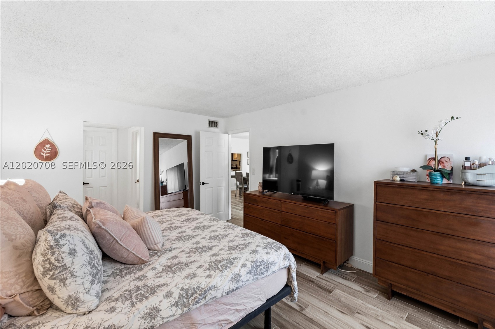 LAGO WEST CONDOMINIUM - Residential