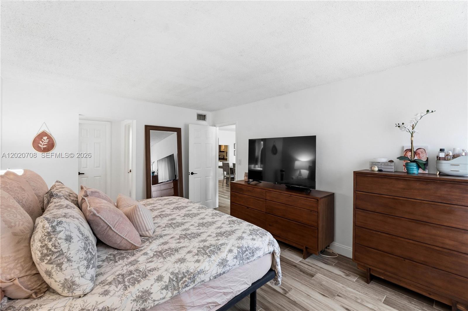 LAGO WEST CONDOMINIUM - Residential