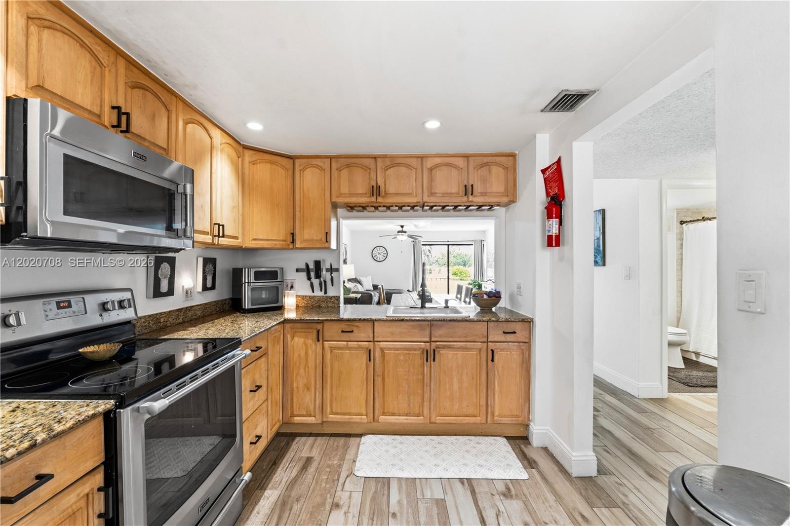 LAGO WEST CONDOMINIUM - Residential