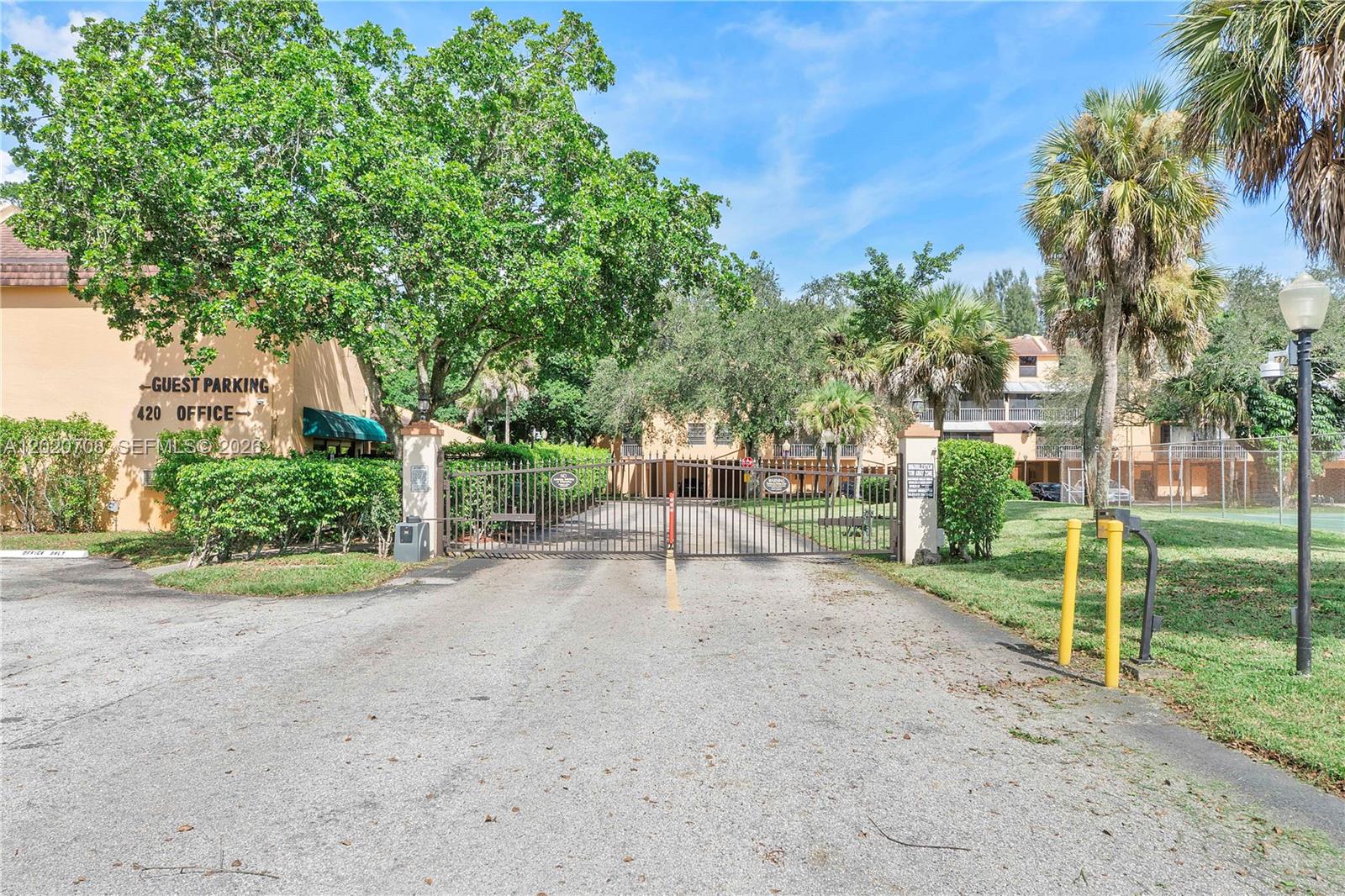LAGO WEST CONDOMINIUM - Residential