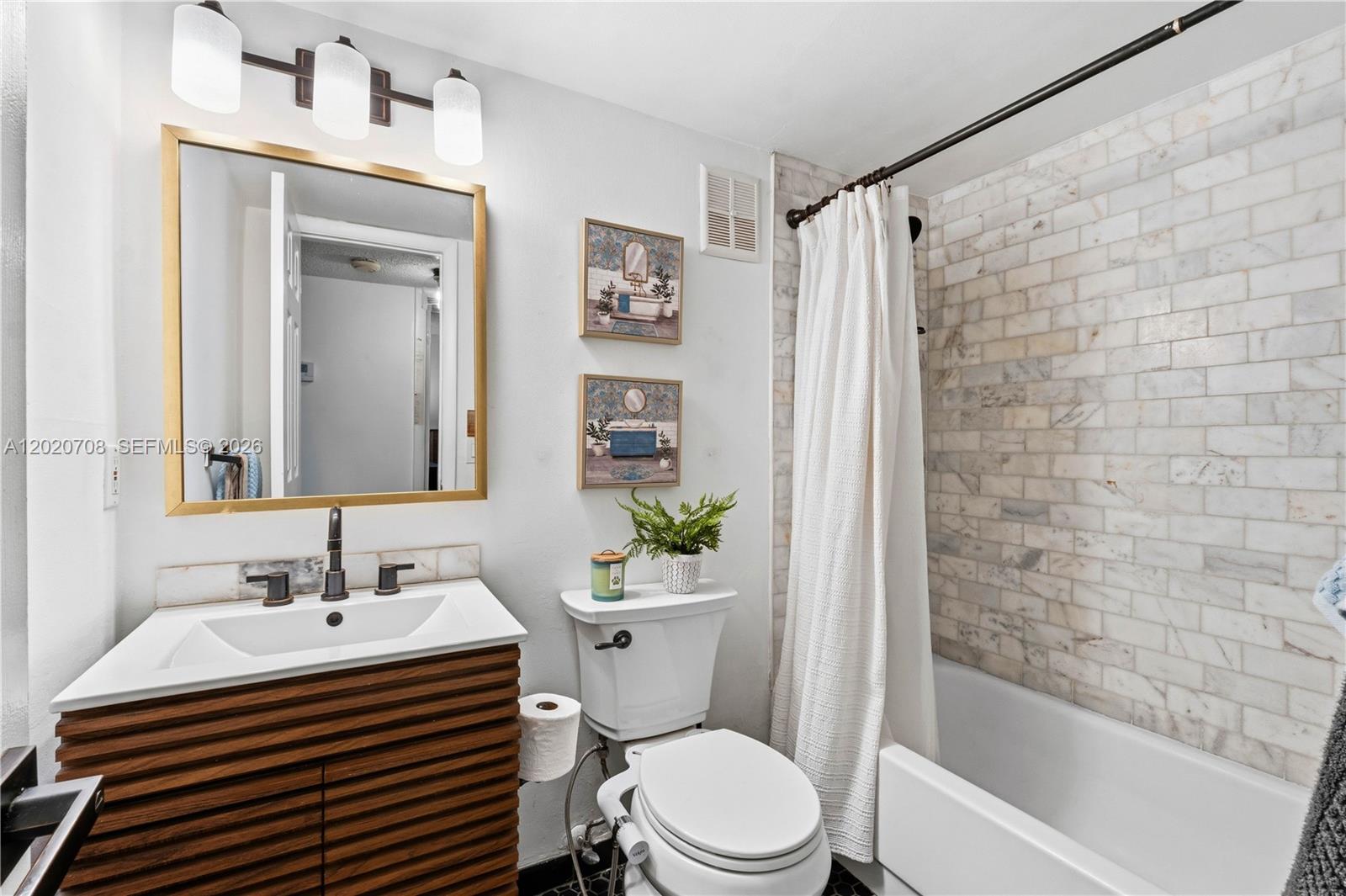 LAGO WEST CONDOMINIUM - Residential