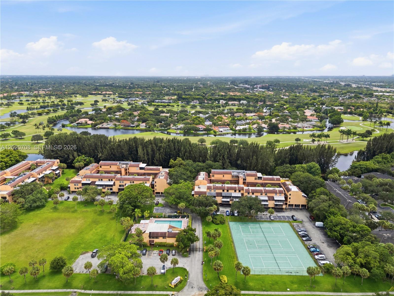 LAGO WEST CONDOMINIUM - Residential