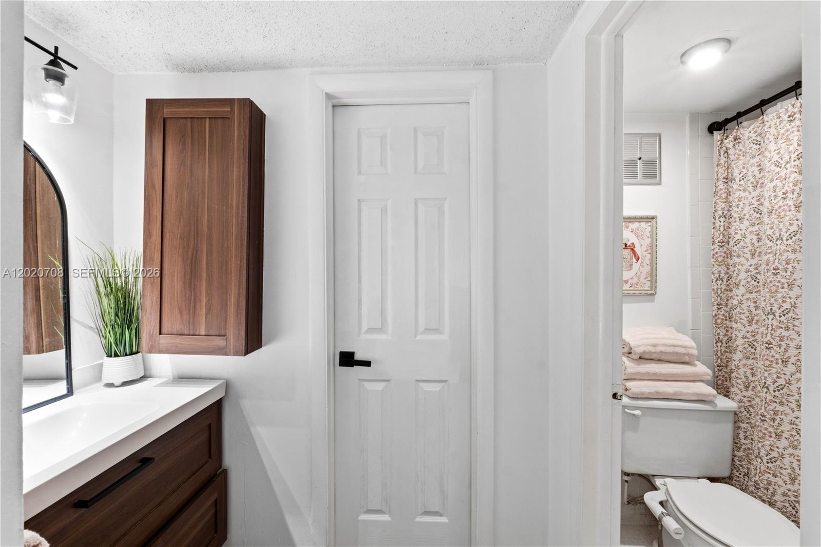 LAGO WEST CONDOMINIUM - Residential