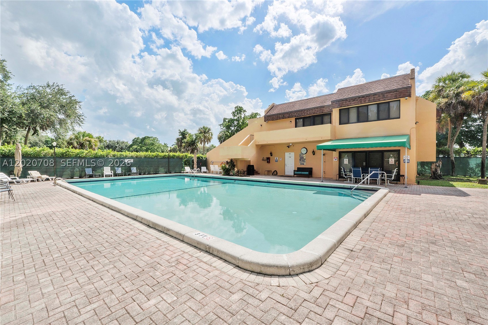 LAGO WEST CONDOMINIUM - Residential