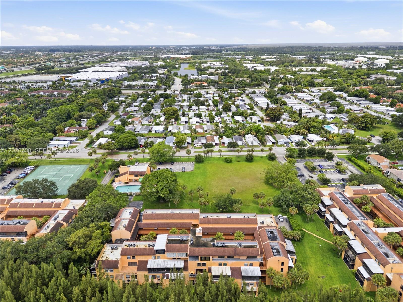 LAGO WEST CONDOMINIUM - Residential