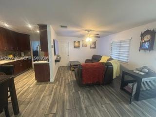 LOS ANGELES ESTS - Residential