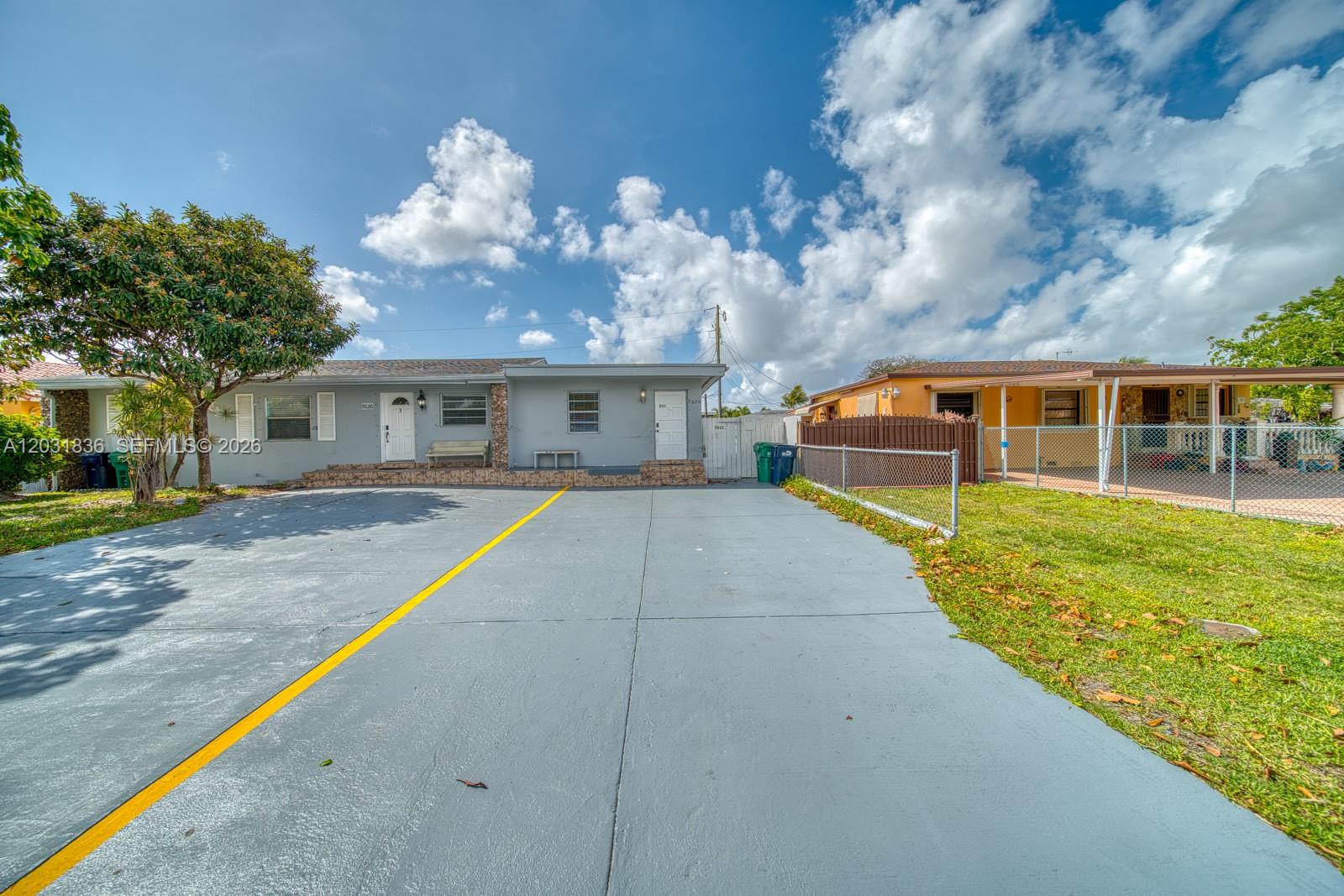 2 bedrooms and 1 bathroom available for rent. It features a space suitable for an office, a functional kitchen, and a parking area. Located in a quiet, convenient area near schools and supermarkets, with quick access to main roads. Move-in ready. Contact us for more information or to schedule a viewing.