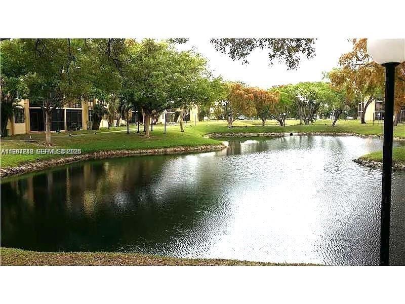 SELLER MOTIVATED!!!!!! FIRST FLOOR UNIT, ALL TILE, NICE KITCHEN, SPACIOUS WITH LOTS OF CABINETS AND COUNTERS. SEPARATE LIVING ROOM AND DINING ROOM. SCREENED PATIO WITH DOOR LEADING OUT TO COMMUNITY LAKE. SPACIOUS BEDROOM WITH WALK-IN CLOSET, AND HALLWAY CLOSETS. COMMUNITY IS CLOSE TO SHOPS, HIGHWAYS, STADIUM AND SCHOOLS. ALL AGES WELCOMED.