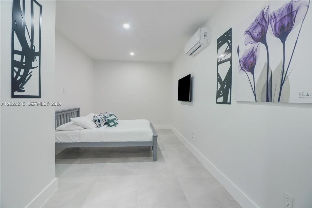 HOLLYWOOD PARK - Residential