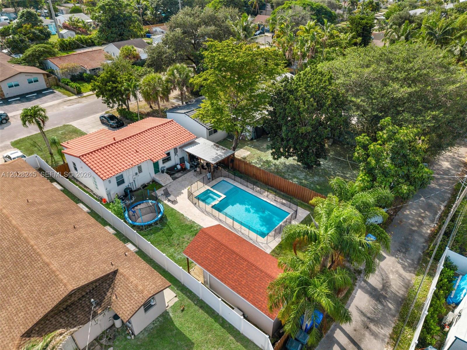 HOLLYWOOD PARK - Residential