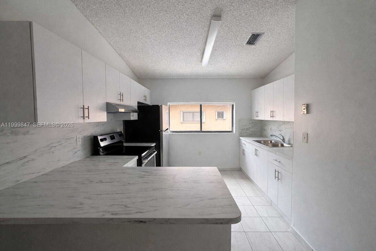 EL PRADO XI CONDO - Residential