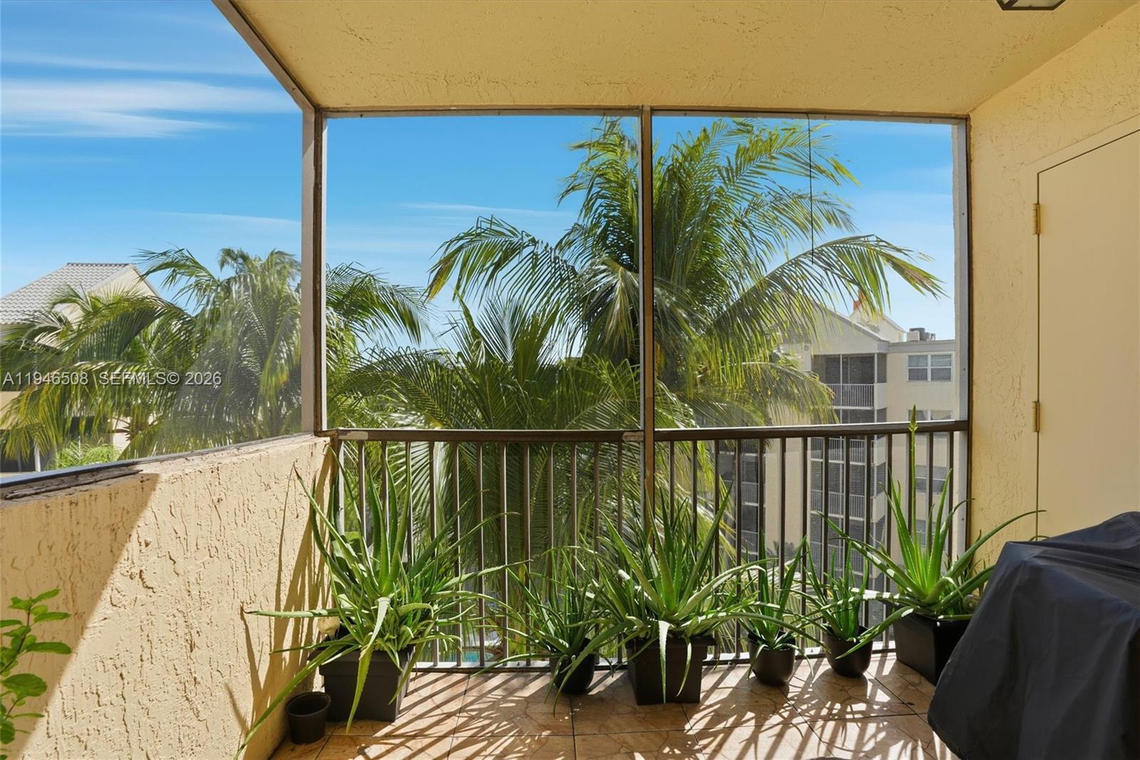 LAS VISTAS AT DORAL CONDO - Residential