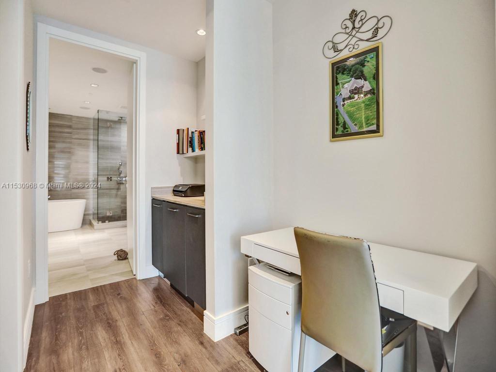 ECHO CONDO - Residential