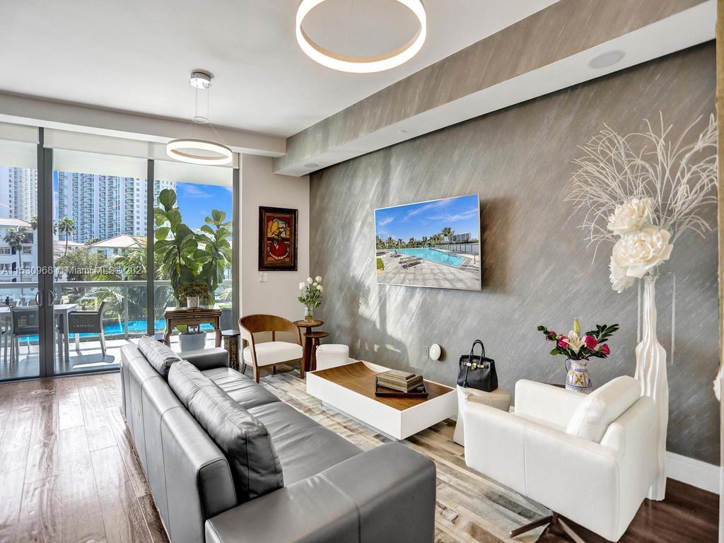 ECHO CONDO - Residential