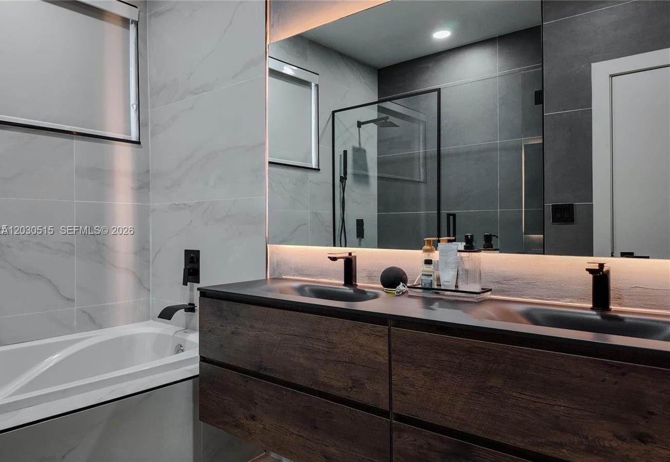 DORAL PALMS NORTH - Residential