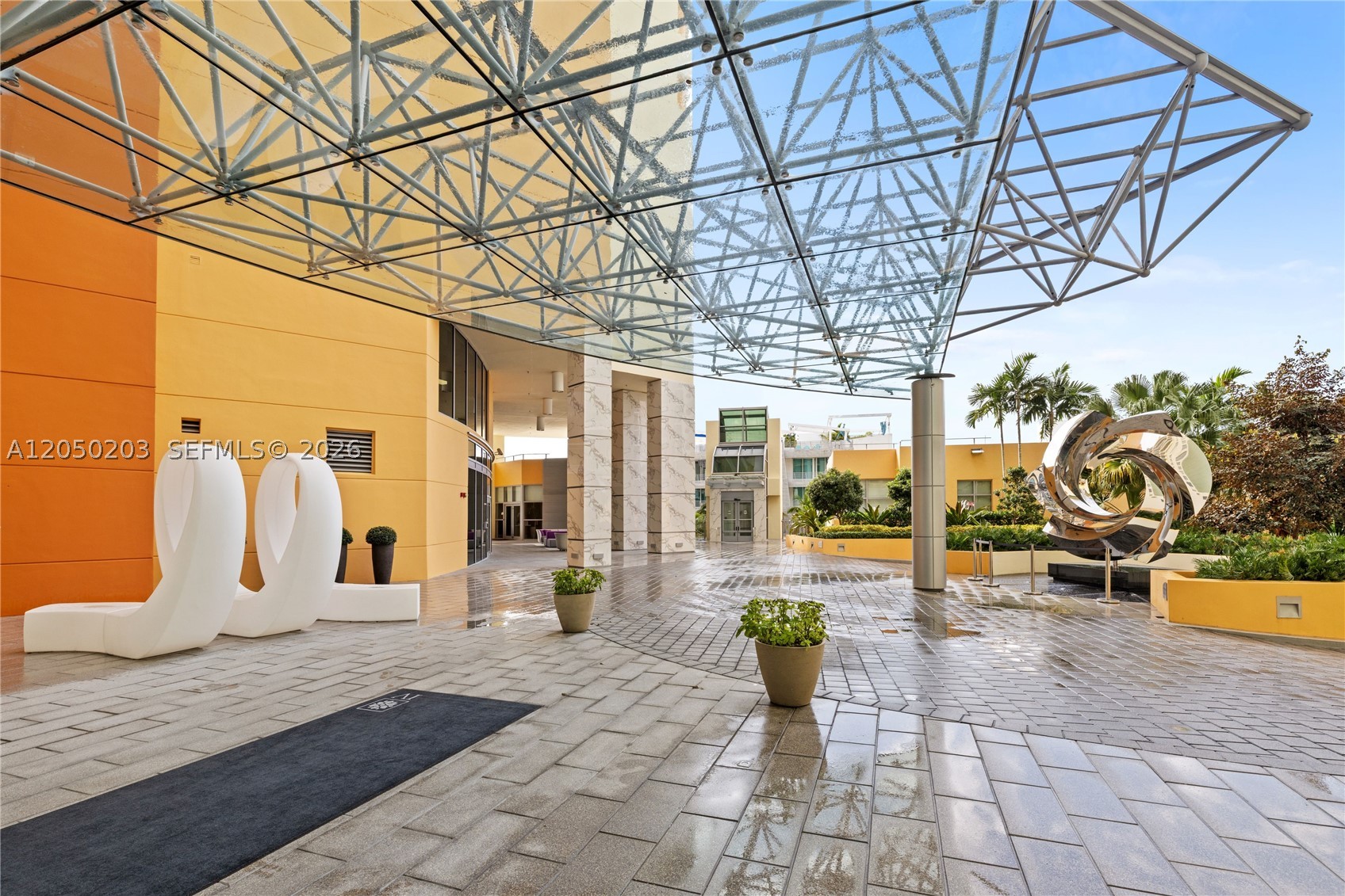 IL VILLAGGIO ON SOUTH BEA - Residential