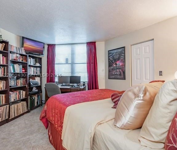 LAKE POINTE CONDOMINIUM - Residential