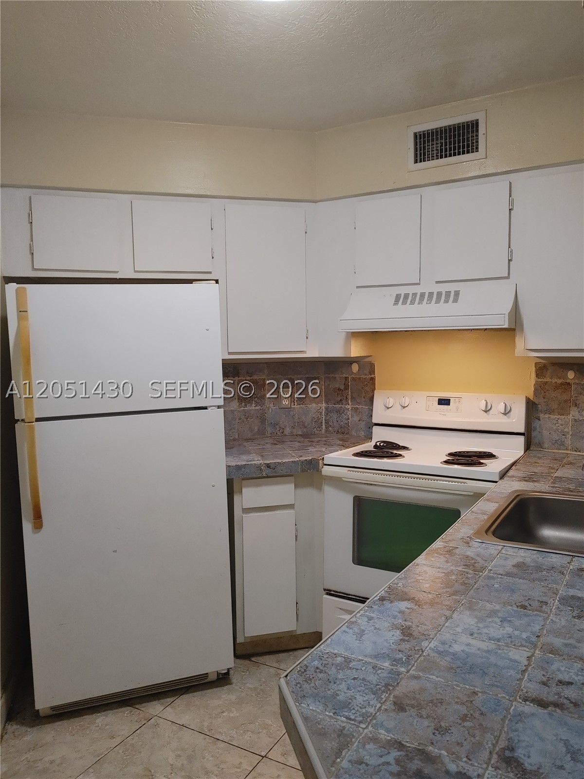 LAKE POINTE CONDOMINIUM - Residential