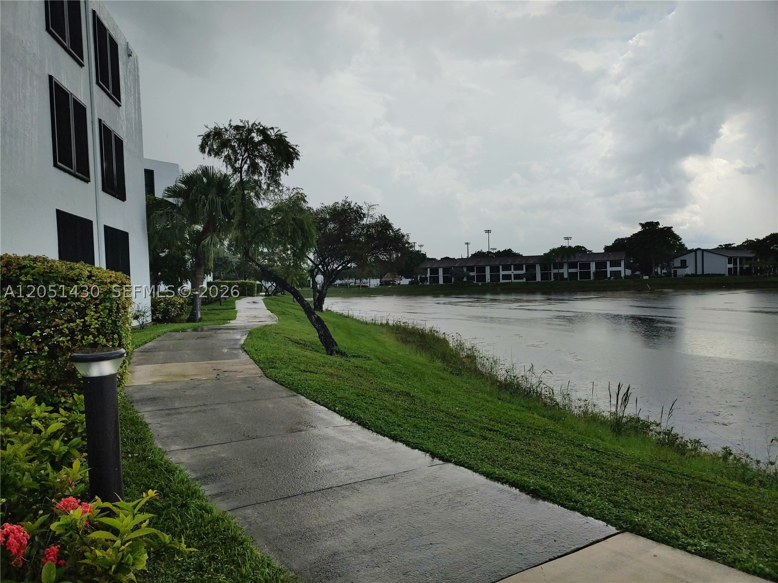 LAKE POINTE CONDOMINIUM - Residential