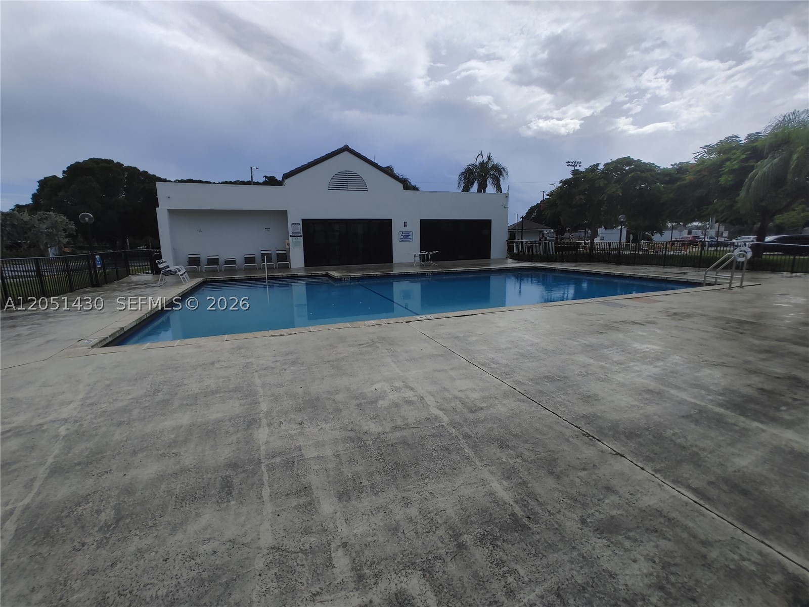 LAKE POINTE CONDOMINIUM - Residential