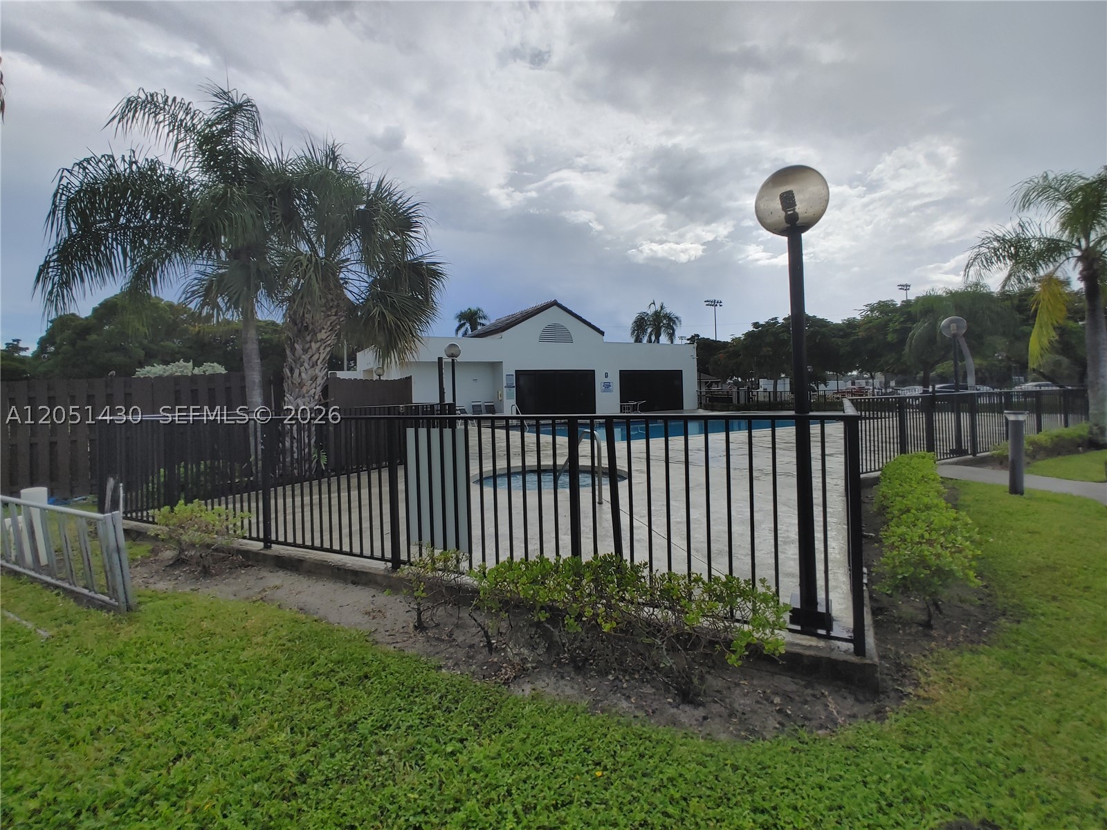 LAKE POINTE CONDOMINIUM - Residential