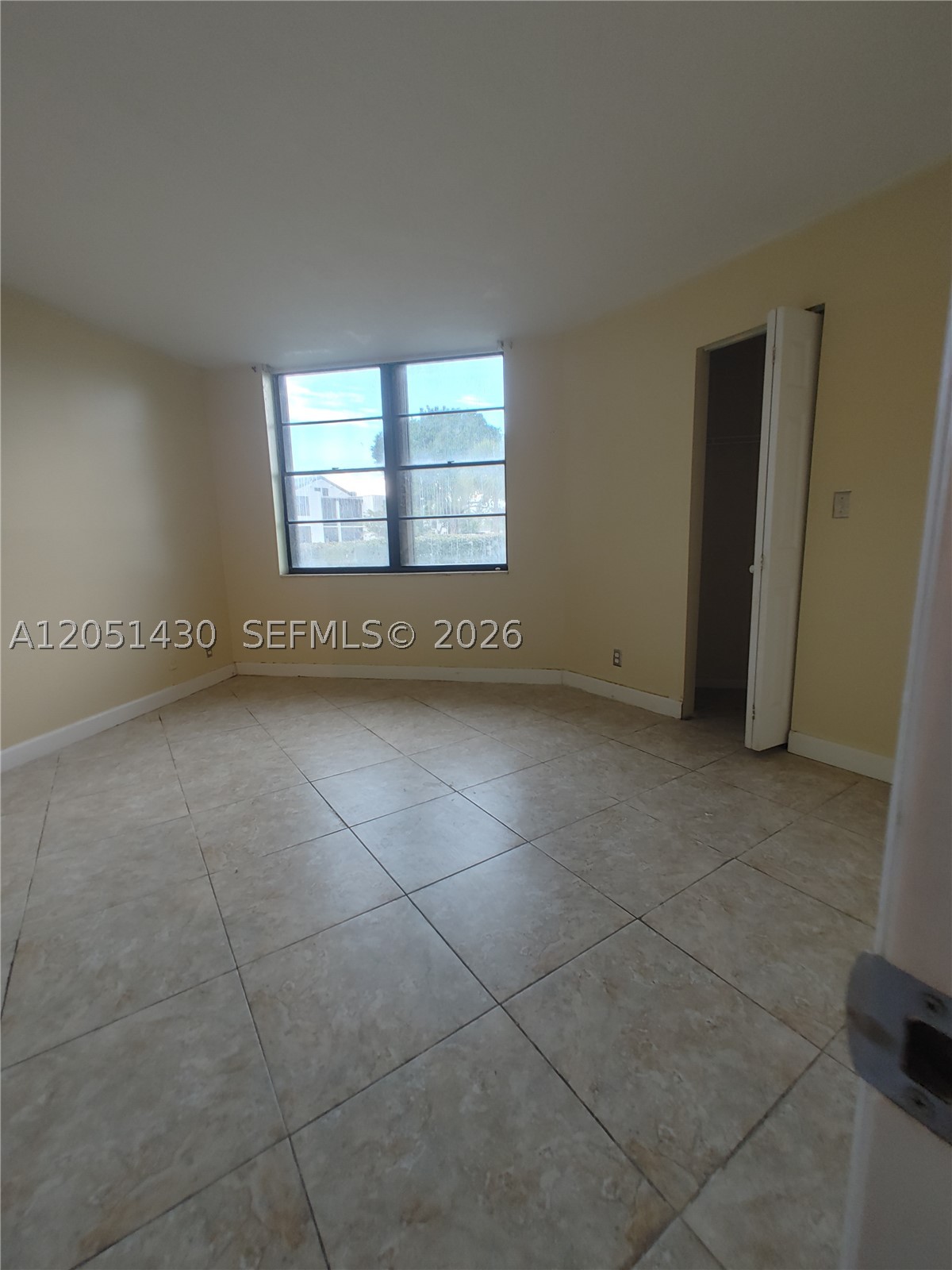 LAKE POINTE CONDOMINIUM - Residential