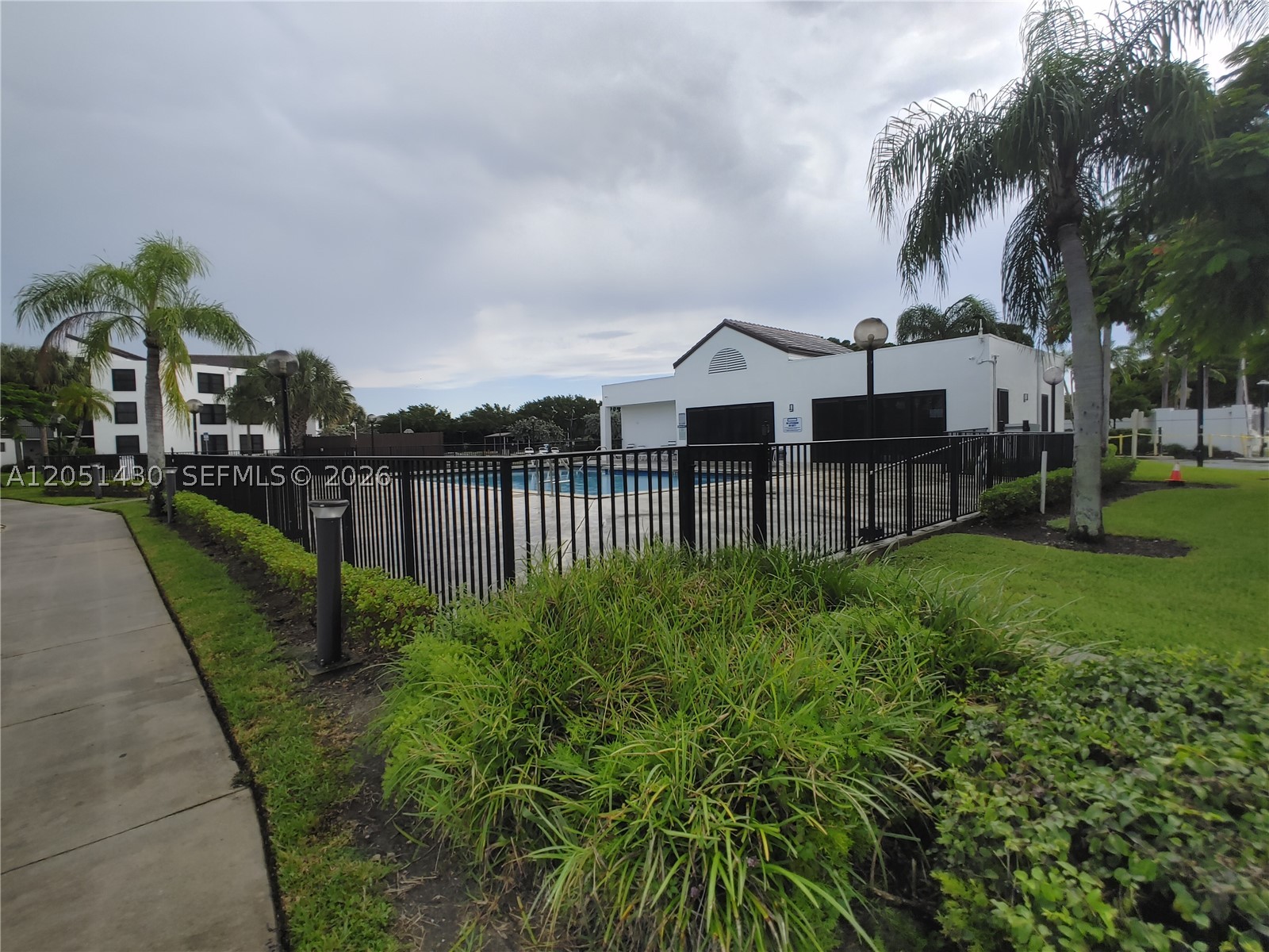 LAKE POINTE CONDOMINIUM - Residential