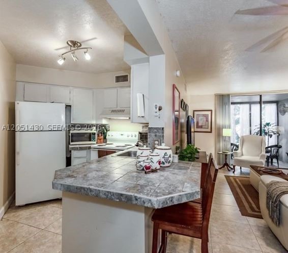 LAKE POINTE CONDOMINIUM - Residential